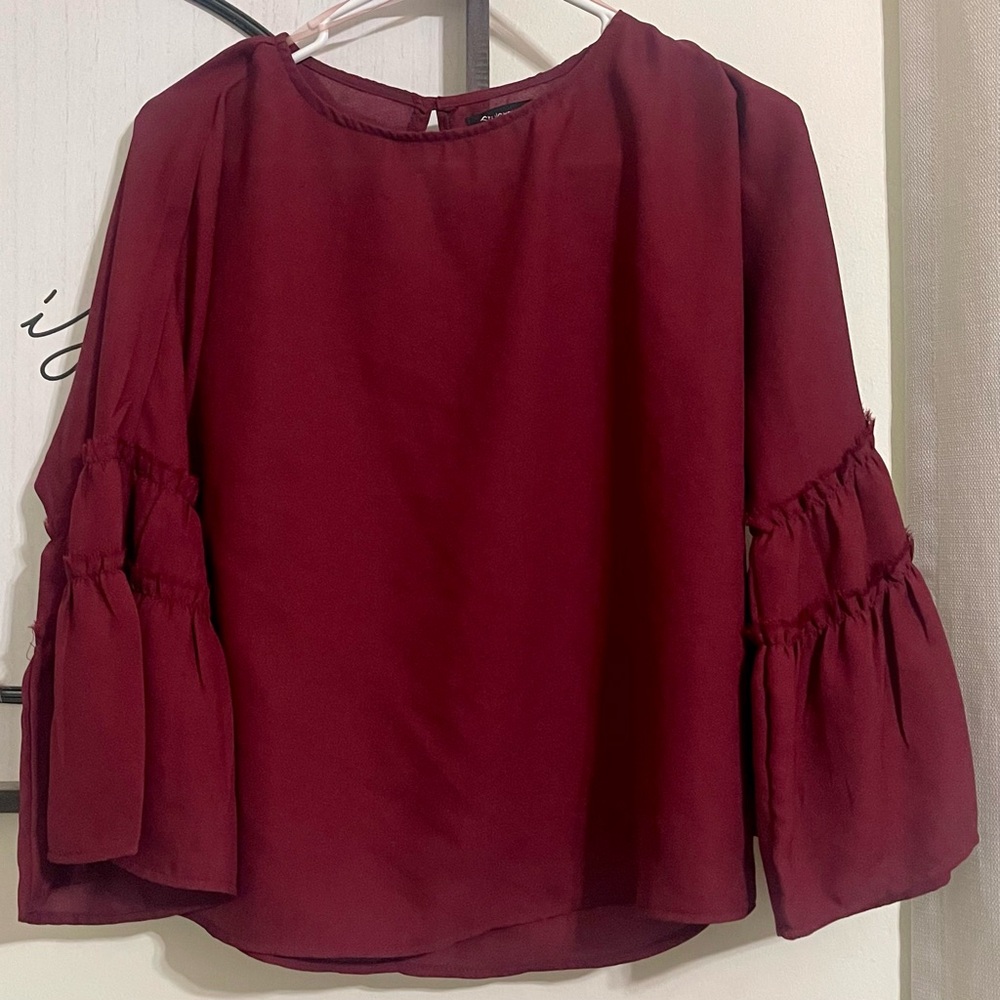 🎉3 / $9 DEAL
Style House women’s maroon blouse